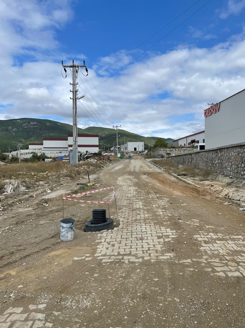 Boyabat OSB'de Kaza Tehlikesi: Bozuk Yollar Tepki Çekiyor 5 sinop boyabat osb valilik vali