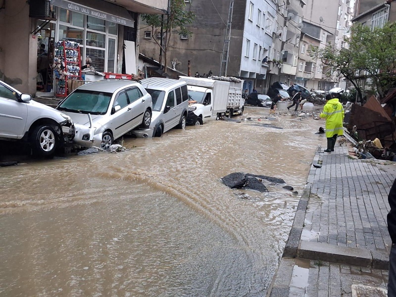 AYAZAĞA’DA SEL DÜKKÂNLARI YIKTI, SESSİZLİK HEMŞEHRİLİĞİ! 5 AYAZAĞA’DA SEL DÜKKÂNLARI YIKTI, SESSİZLİK HEMŞEHRİLİĞİ!5
