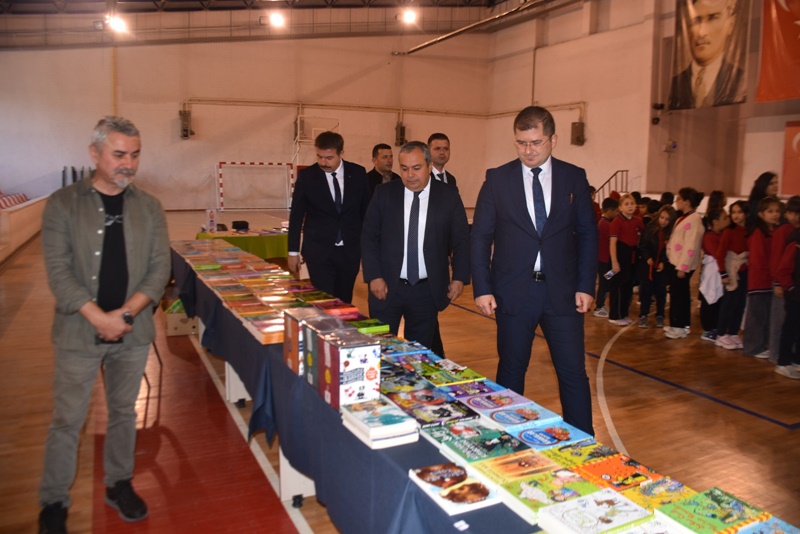 Boyabat’ta 13. Çocuk Kitapları Günleri Başladı: 3 Bin 50 Kitap Okurlarla Buluşuyor 6 Boyabat’ta 13. Çocuk Kitapları Günleri Başladı: 3 Bin 50 Kitap Okurlarla Buluşuyor3