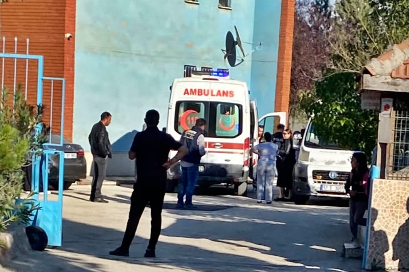 Boyabat Karacaoren Sehit Turan Mese Ilkokulu bahcesinde okul servisi kazasi 124