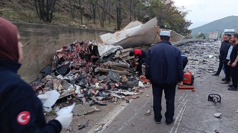 Boyabat Çulhalı Mevkiinde Feci Trafik Kazası! 1 Ölü 7 Boyabat Culhali Mevkiinde Feci Trafik Kazasi 1 Olu
