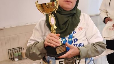 "Başarmanın yaşı yoktur" diyen Fadime Dilli, Sinop Halk Koşusu’nda 5
