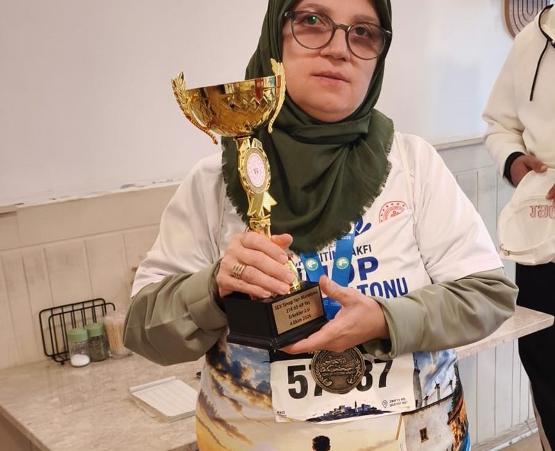 "Başarmanın yaşı yoktur" diyen Fadime Dilli, Sinop Halk Koşusu’nda 5