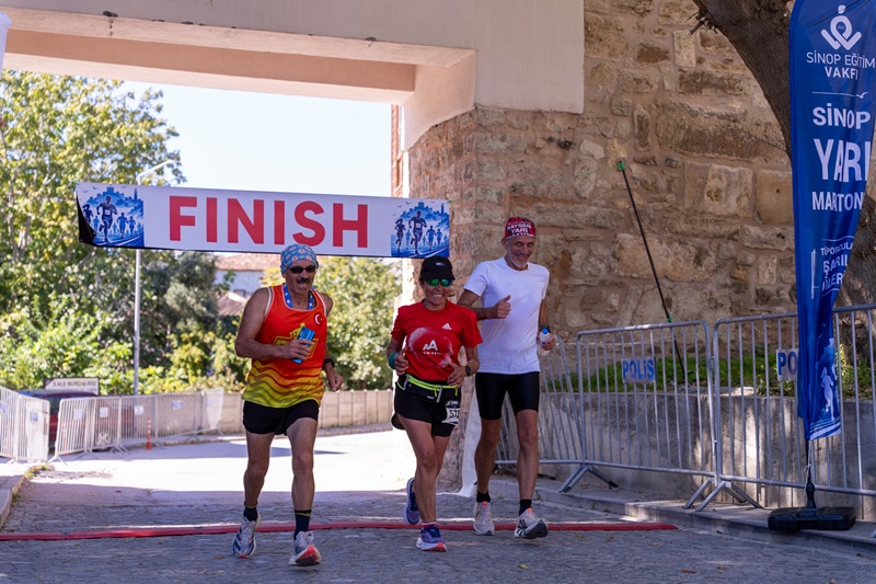 Sinop’ta ilk kez düzenlenen Sinop Eğitim Vakfı Yarı Maratonu 720