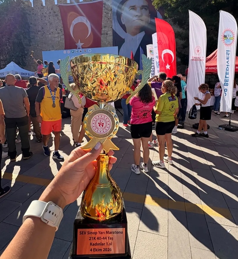 Boyabatlı Öğretmen Zerrin Yorulmaz Sinop Yarı Maratonu’nda Kadınlar Şampiyonu Oldu! 5 Boyabatlı Öğretmen Zerrin Yorulmaz Sinop Yarı Maratonu’nda Kadınlar Şampiyonu Oldu!357
