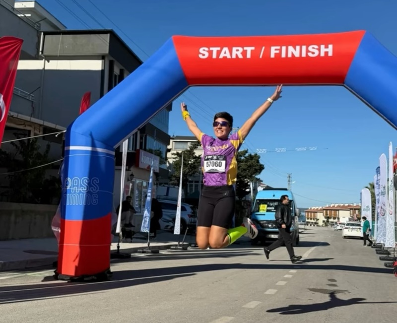 Boyabatlı Öğretmen Zerrin Yorulmaz Sinop Yarı Maratonu’nda Kadınlar Şampiyonu Oldu! 1 Boyabatlı Öğretmen Zerrin Yorulmaz Sinop Yarı Maratonu’nda Kadınlar Şampiyonu Oldu!