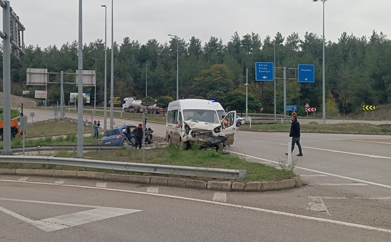 Boyabat Bölge Trafik Karşısında Şiddetli Kaza: 1 Yaralı 8 sinop boyabat trafik kazasi