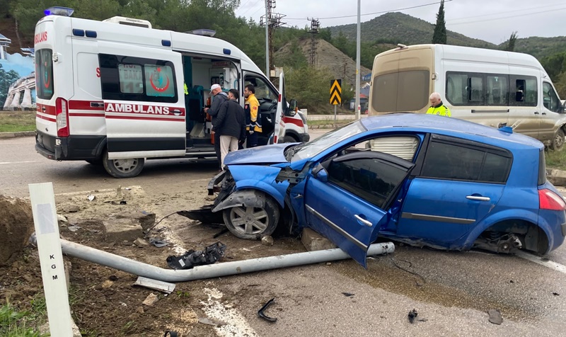 Boyabat Bölge Trafik Karşısında Şiddetli Kaza: 1 Yaralı 1 Boyabat Bölge Trafik Karşısında Şiddetli Kaza: 1 Yaralı57