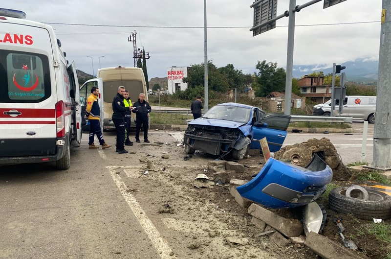Boyabat Bölge Trafik Karşısında Şiddetli Kaza: 1 Yaralı8